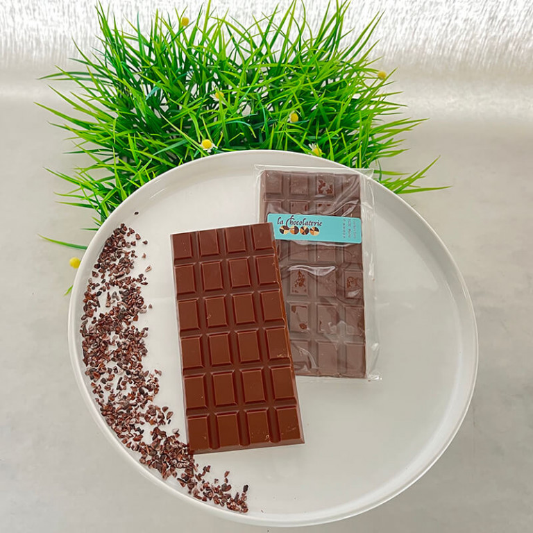Chocolate tablet with crunchy praline milk Chocolate tablet with crunchy praline milk
